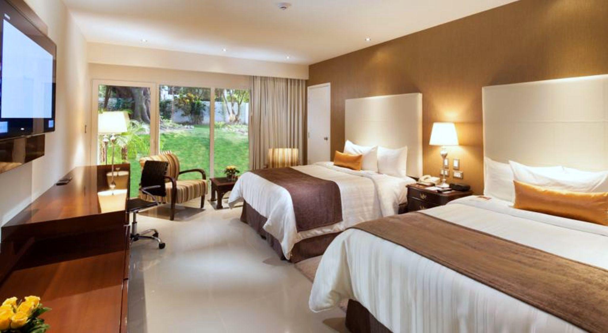 โลส ตาฆีโบส โฮเต็ล แอนด์ คอนเวนชั่น เซ็นเตอร์ Hotel ซานตาครูซเดอลาเซียร์รา ภายนอก รูปภาพ