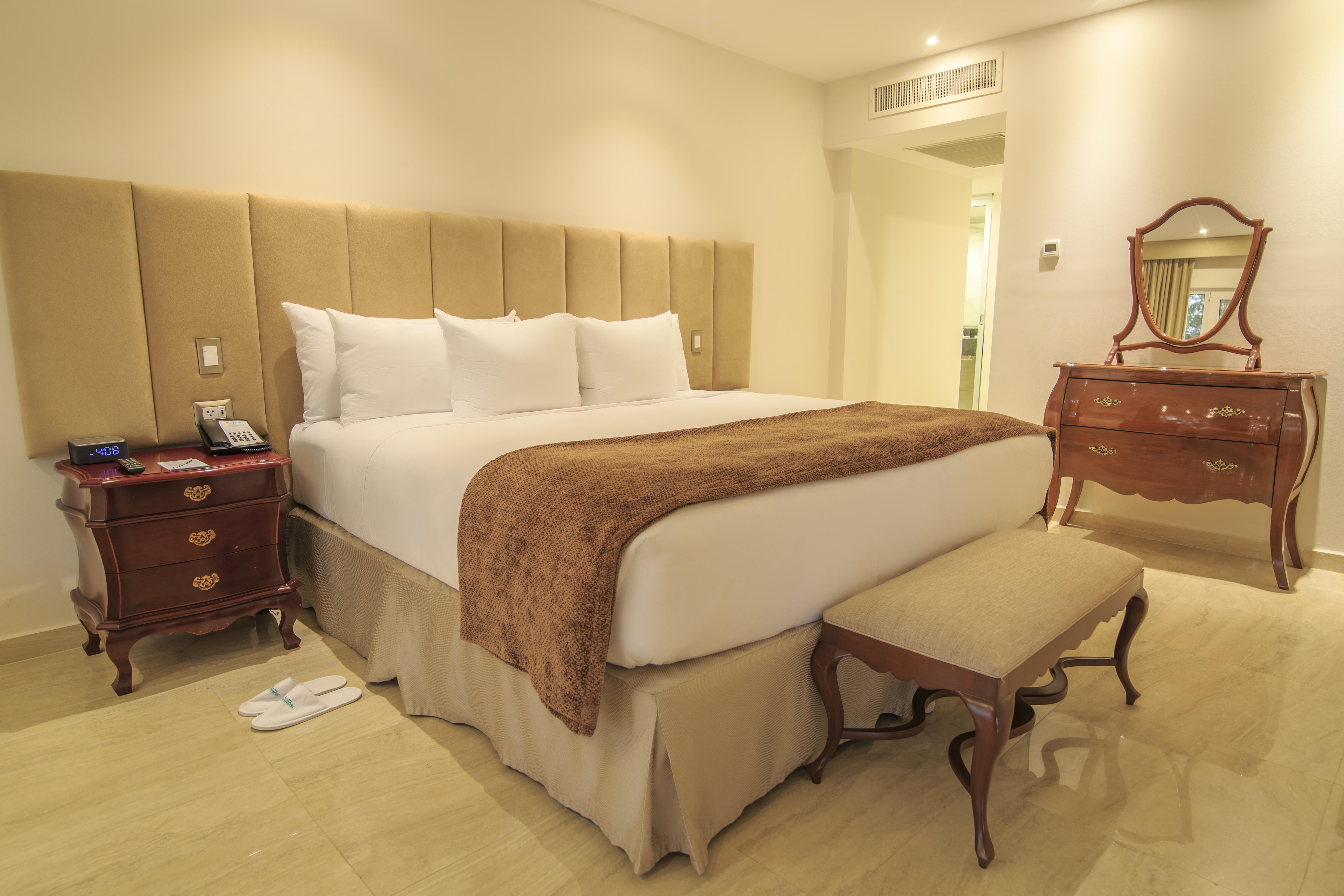 โลส ตาฆีโบส โฮเต็ล แอนด์ คอนเวนชั่น เซ็นเตอร์ Hotel ซานตาครูซเดอลาเซียร์รา ภายนอก รูปภาพ