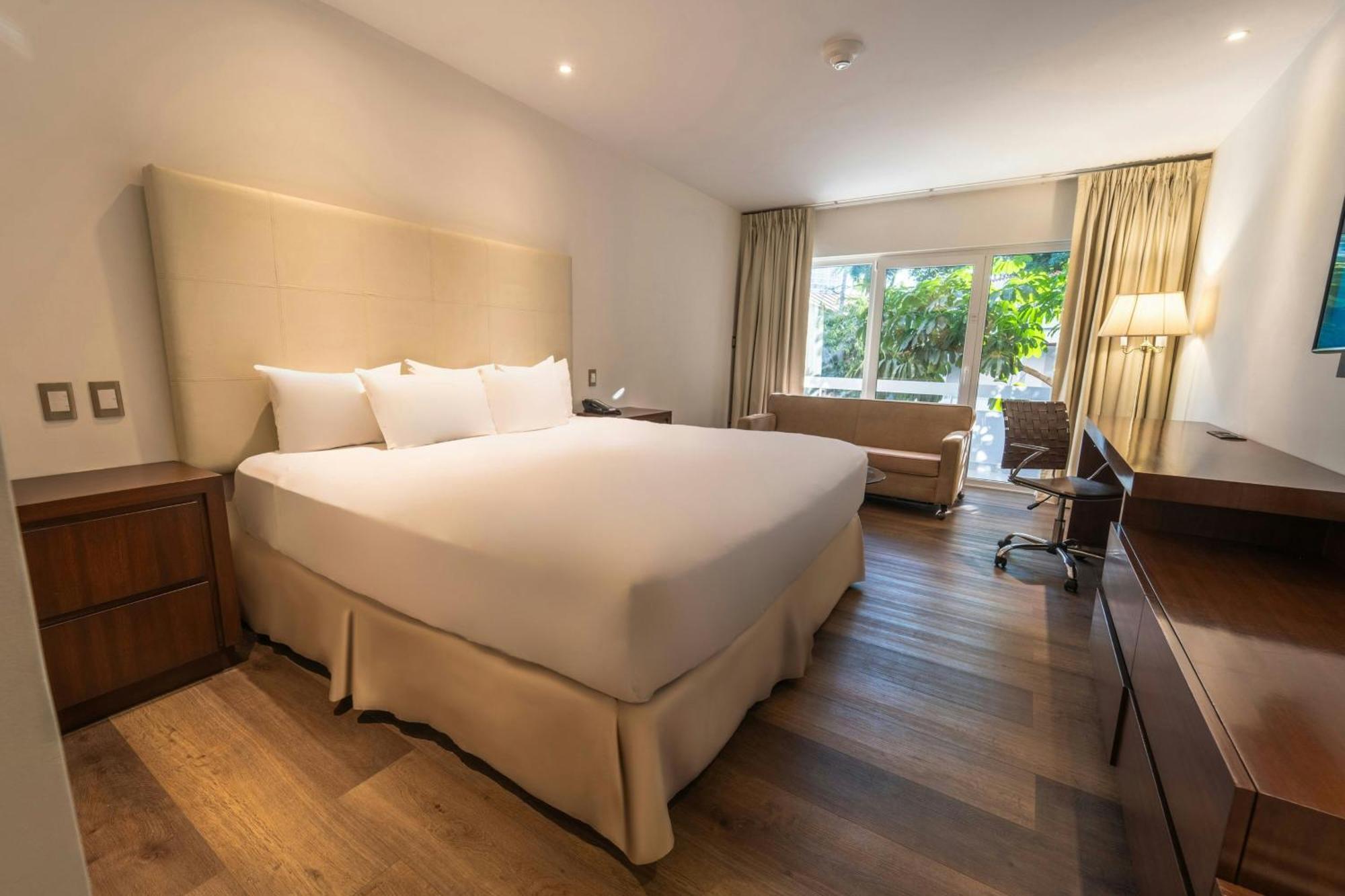 โลส ตาฆีโบส โฮเต็ล แอนด์ คอนเวนชั่น เซ็นเตอร์ Hotel ซานตาครูซเดอลาเซียร์รา ภายนอก รูปภาพ