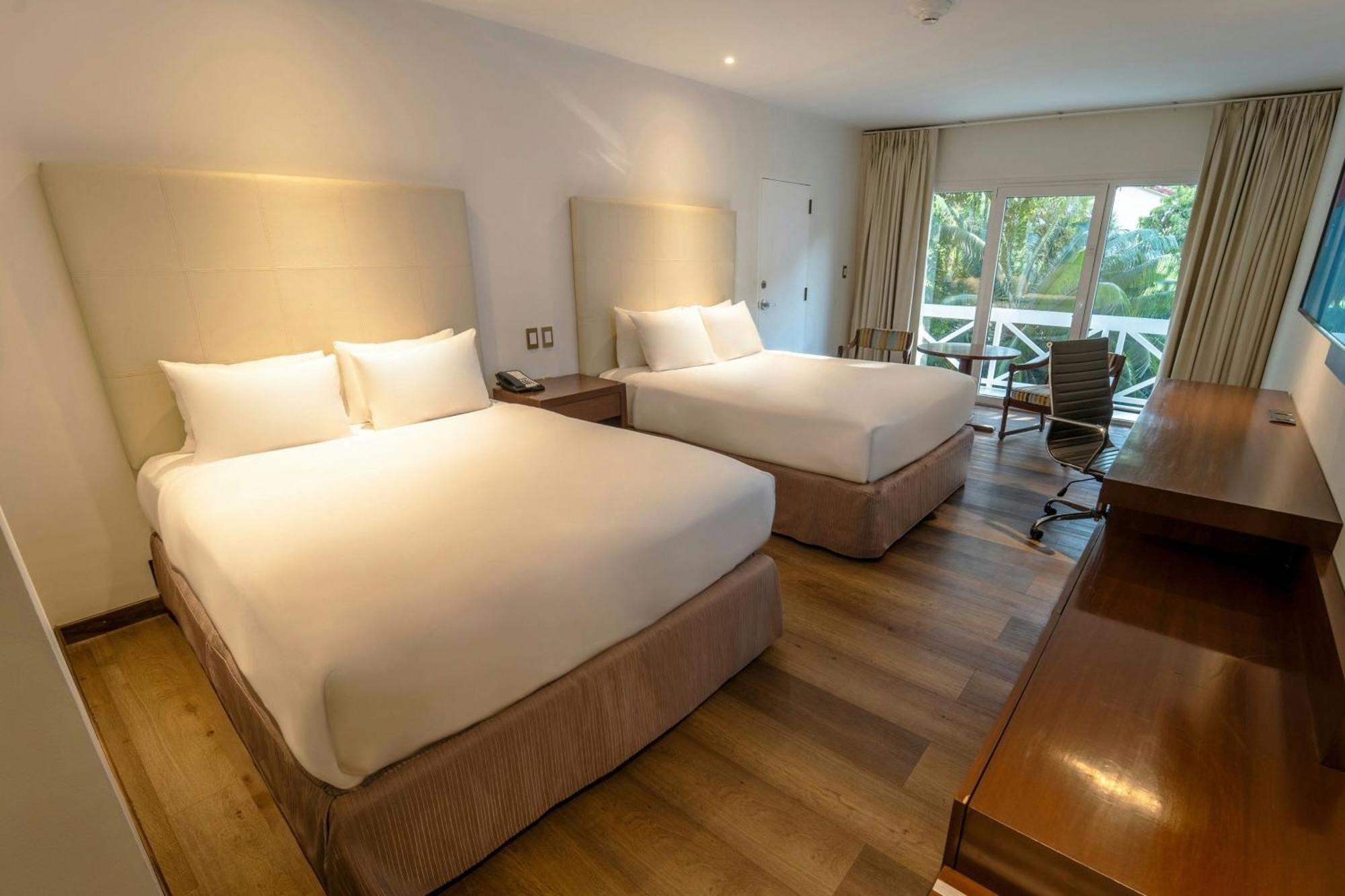 โลส ตาฆีโบส โฮเต็ล แอนด์ คอนเวนชั่น เซ็นเตอร์ Hotel ซานตาครูซเดอลาเซียร์รา ภายนอก รูปภาพ